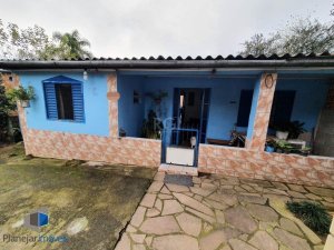 Casa de 2 dorms com varanda e 2 vagaqs de garagem